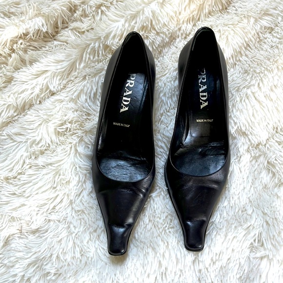 Prada blk leather kitten heels sz 7 - Picture 1 of 7